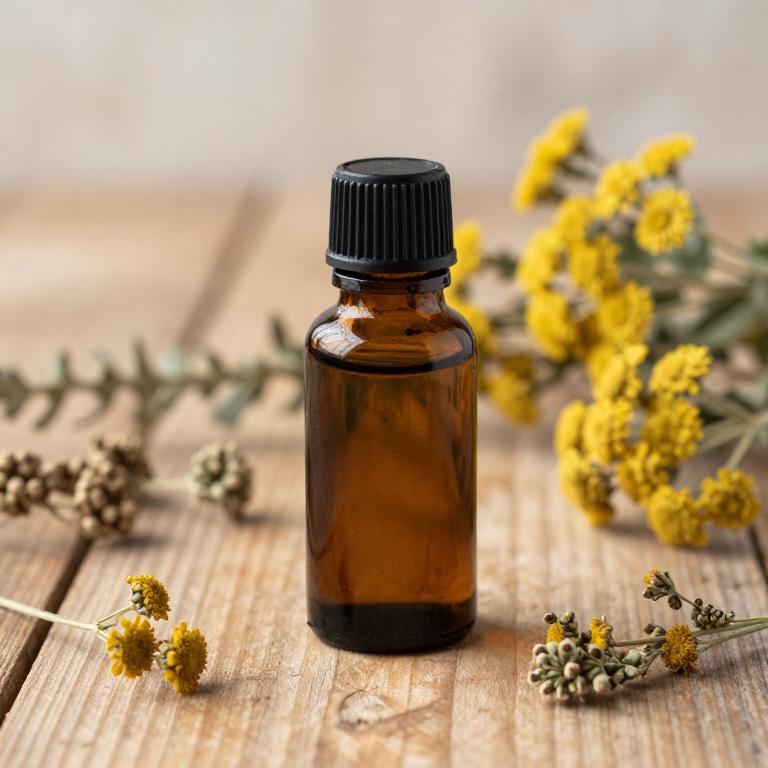artemisia annua essential oil
