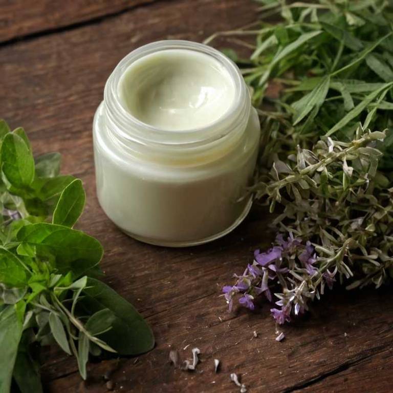 herbal creams for bee-sting Symphytum officinale