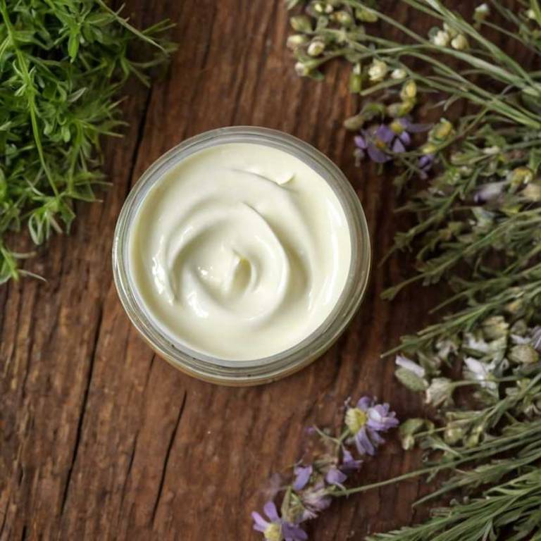 herbal creams for open-pores Matricaria chamomilla