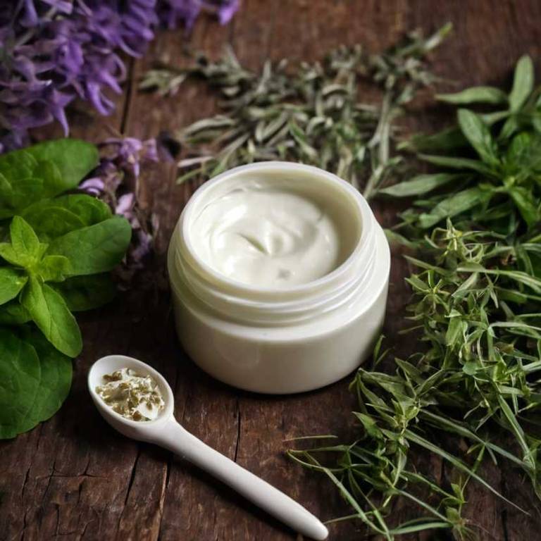 herbal creams for rashes Symphytum officinale